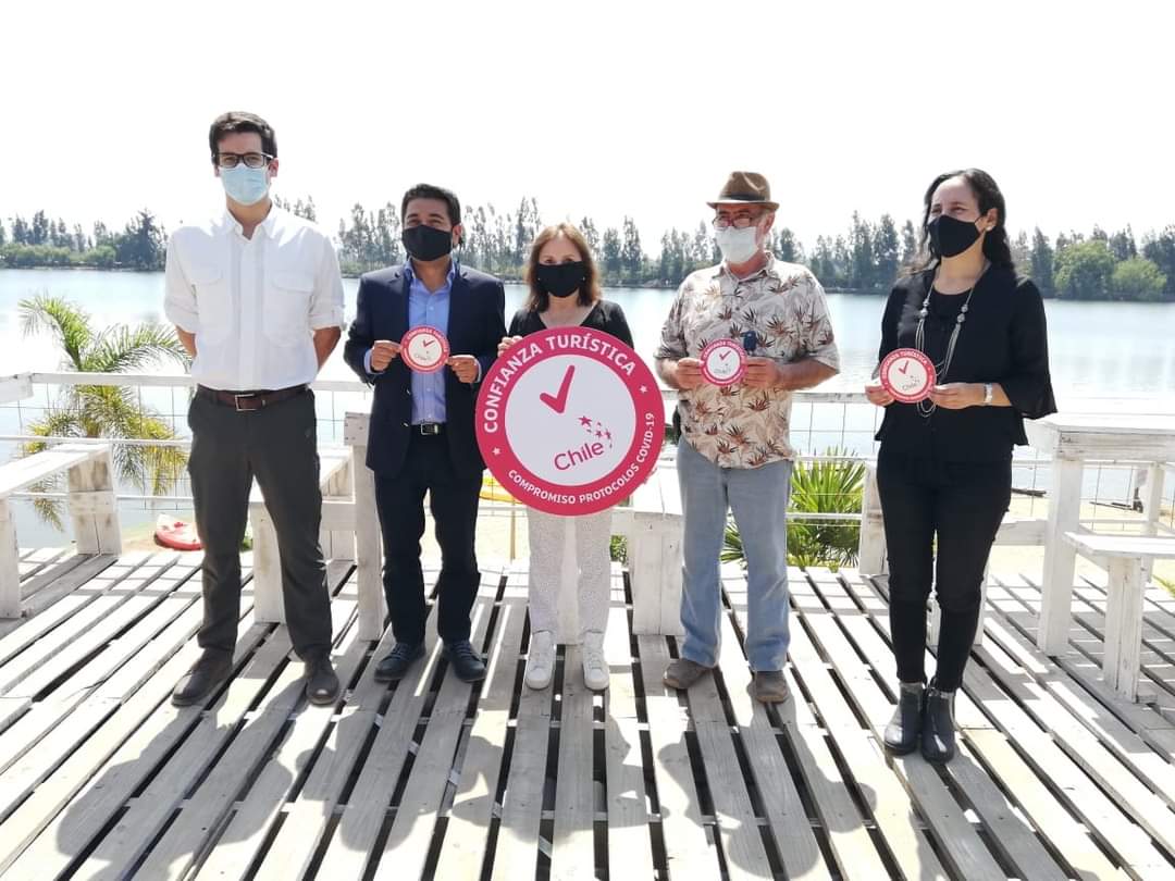 Sernatur entrega certificación de “Confianza Turística” a locales de pomaire
