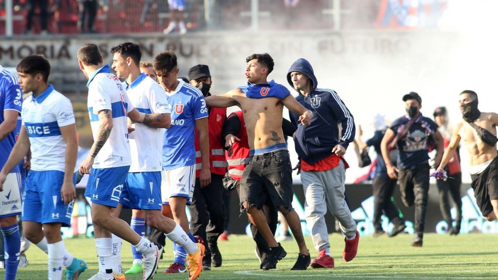La sanción que recibió la U por los graves incidentes en el Clásico Universitario