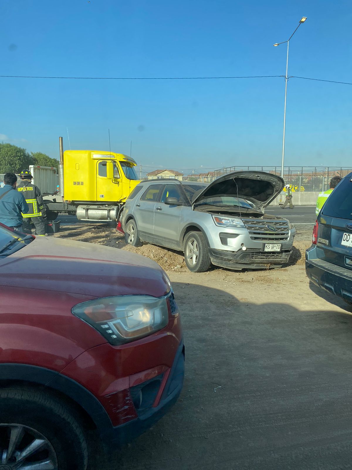 Colisión de vehículos y posterior atropello de carabinero que realizaba controles en Ruta 78.