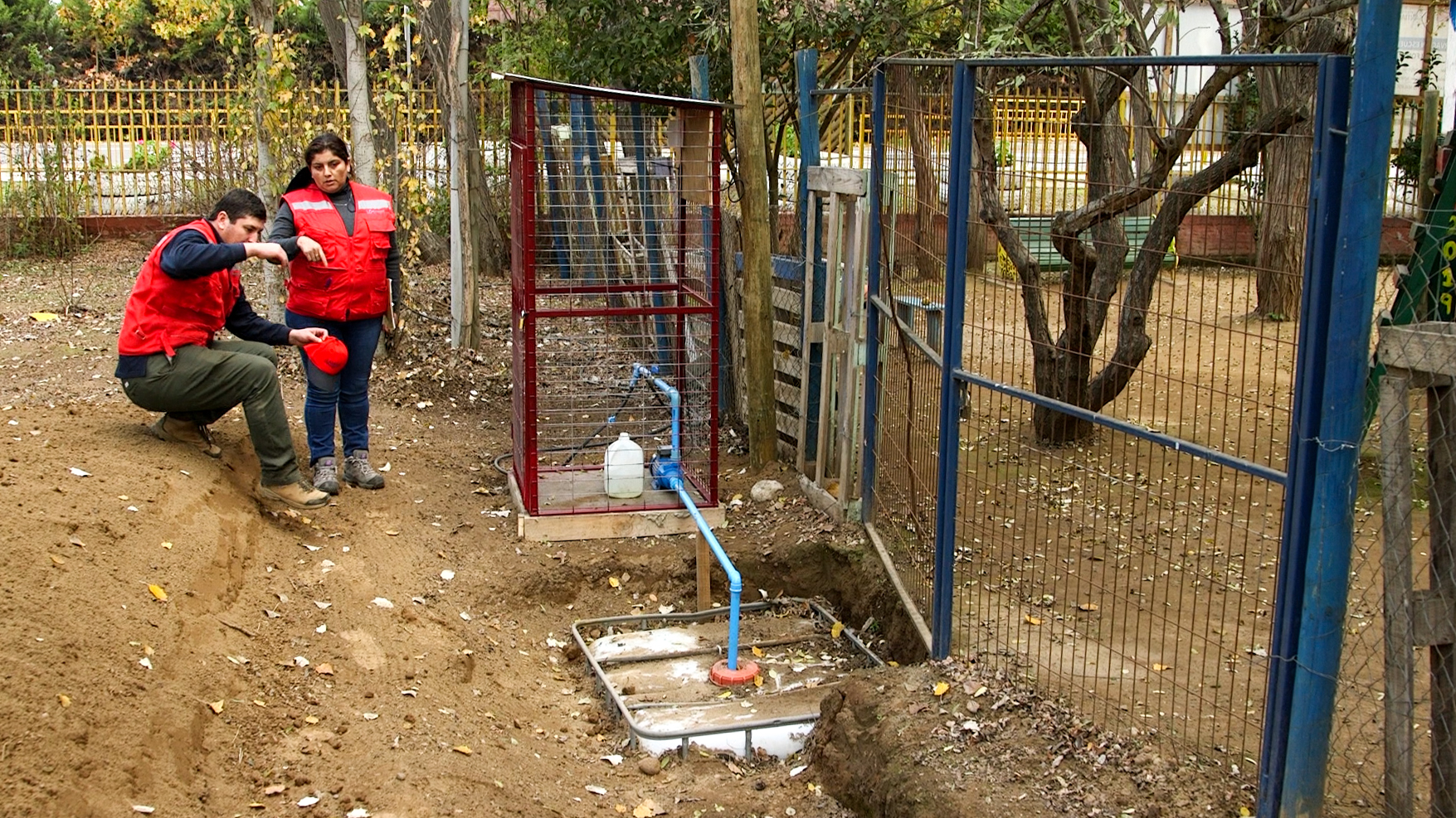 Estudiantes de Alhué ahorran 2 mil litros de agua al día con planta de tratamiento instalada por División El Teniente