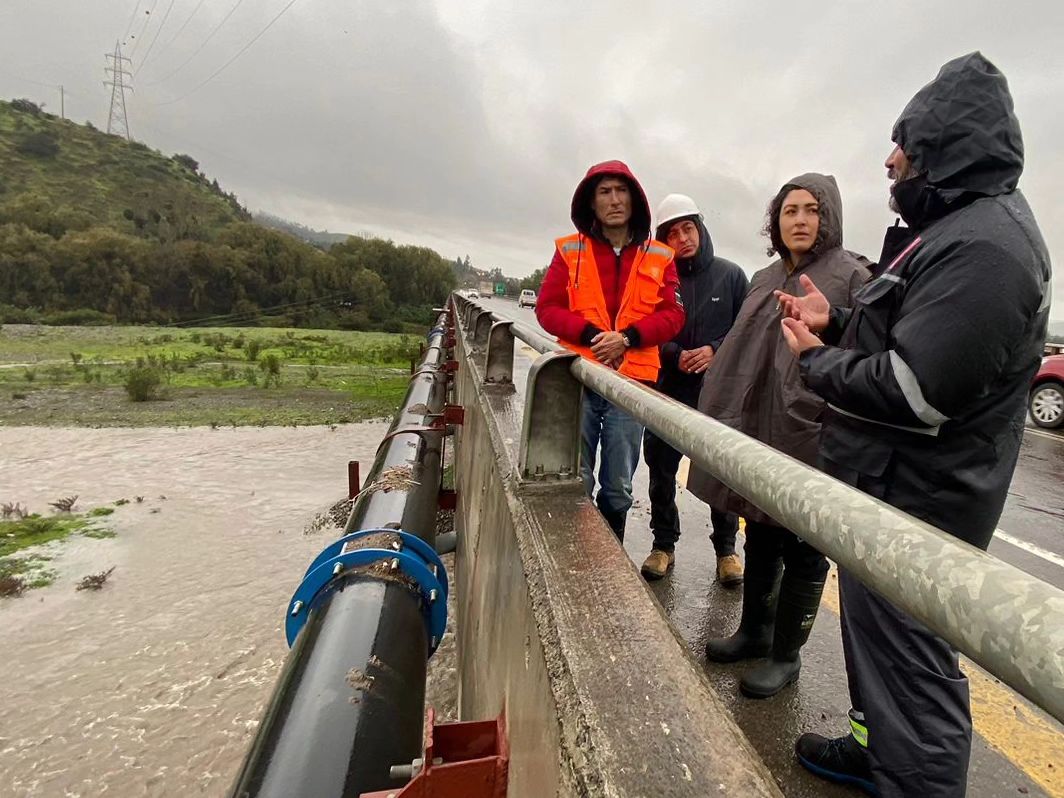 Alcaldesa Lorena Olavarría se encuentra en terreno inspeccionando la ribera del río Maipo