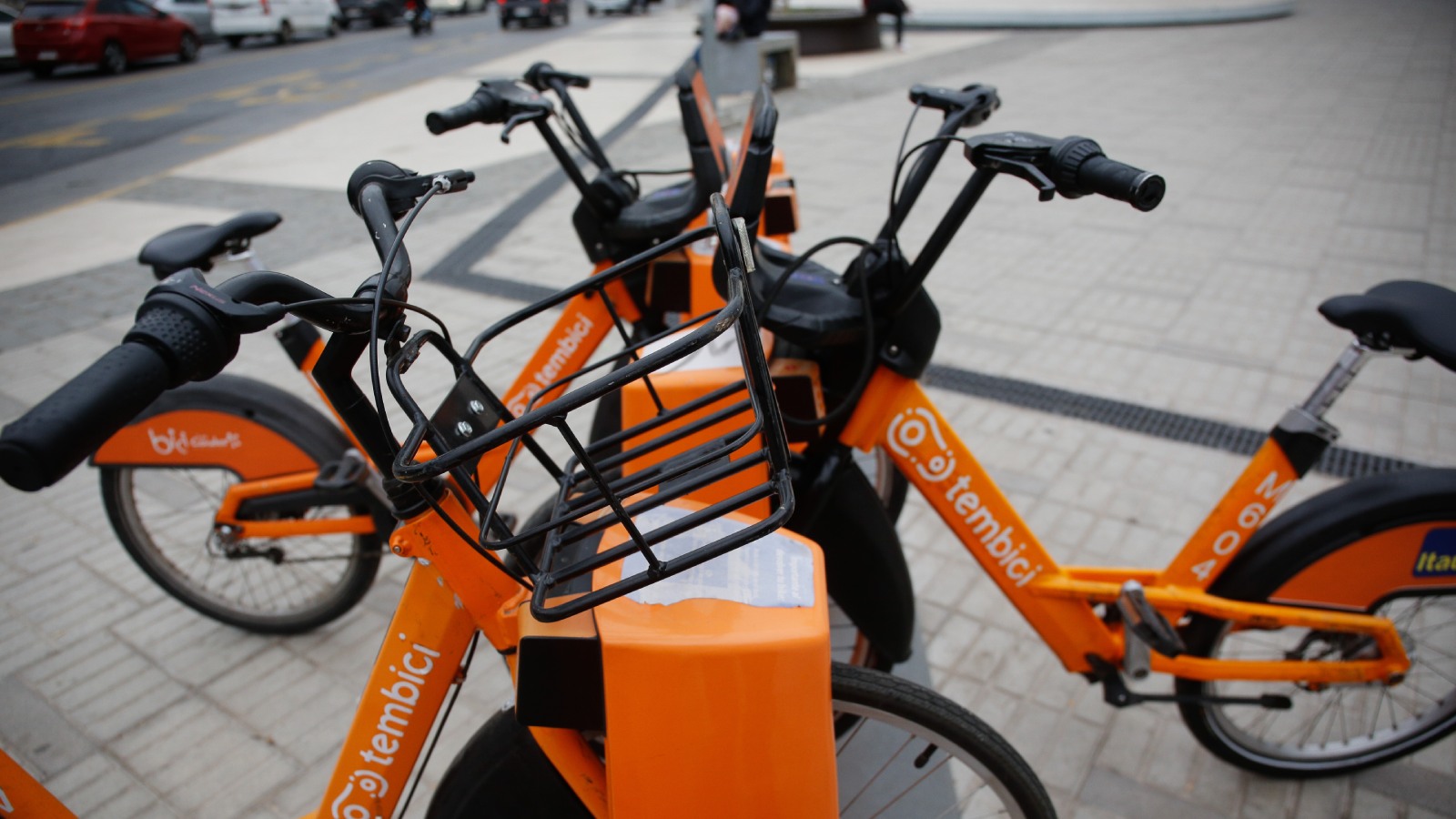 Desde julio se podrán arrendar las bicicletas naranjas a través de Uber en la región Metropolitana